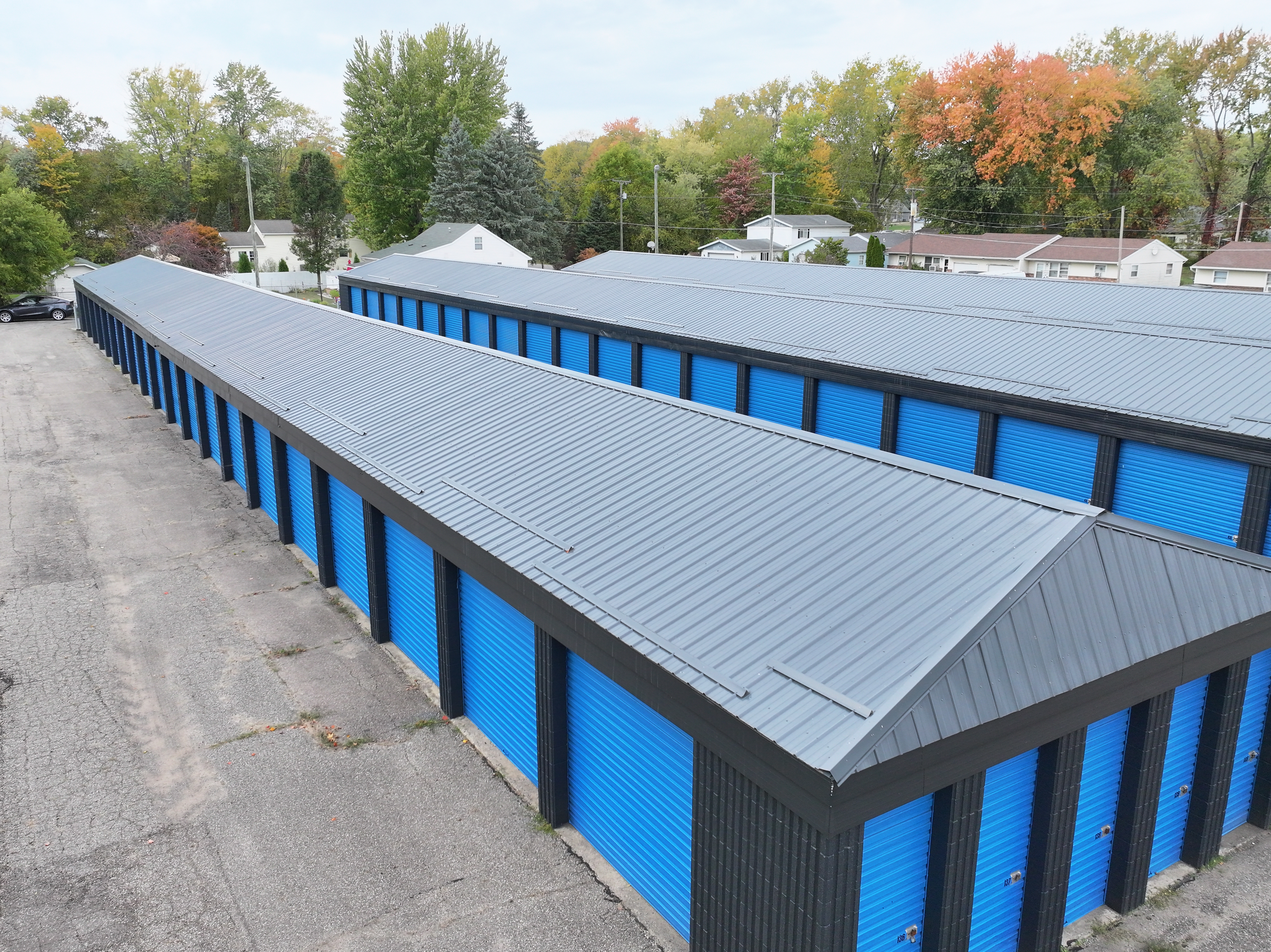 Lake-area storage with clean grounds and easy drive-up access